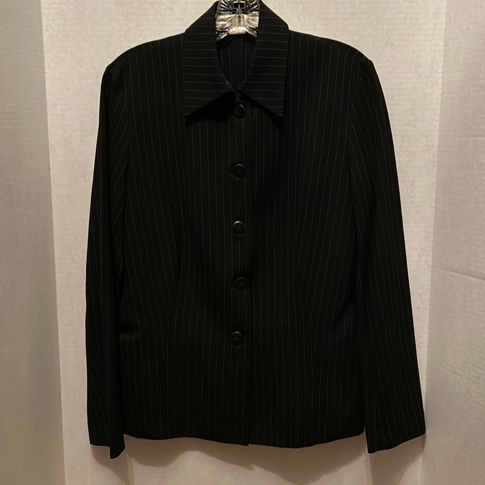 Peck & Peck 5 button pin stripe blazer size 4